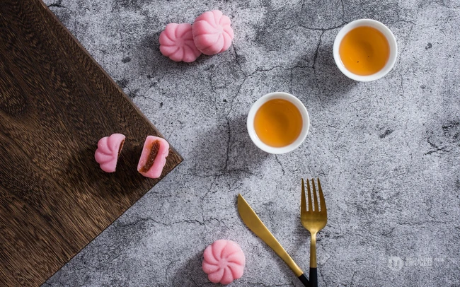 冰皮月饼，做工精致，小巧，好看好吃的粉色冰皮月饼高清大图 第8张