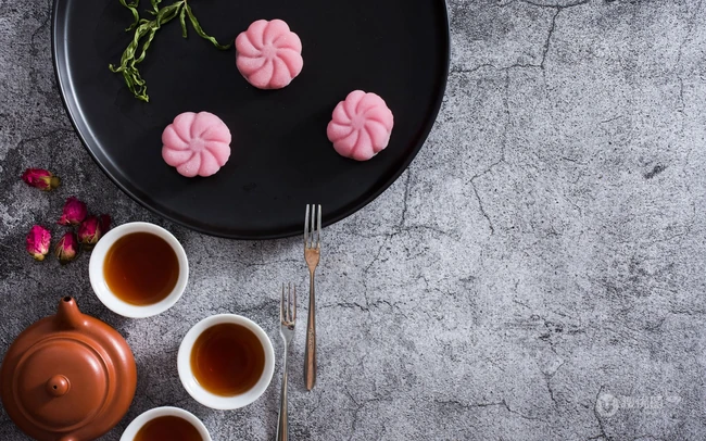冰皮月饼，做工精致，小巧，好看好吃的粉色冰皮月饼高清大图 第4张