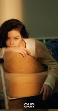 文咏珊气质优雅牛仔裙沙发写真照