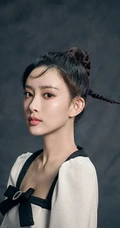 孟子义清新甜美丸子头羊角辫发型可爱写真