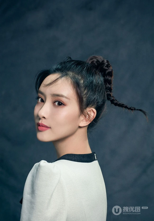 孟子义清新甜美丸子头羊角辫发型可爱写真