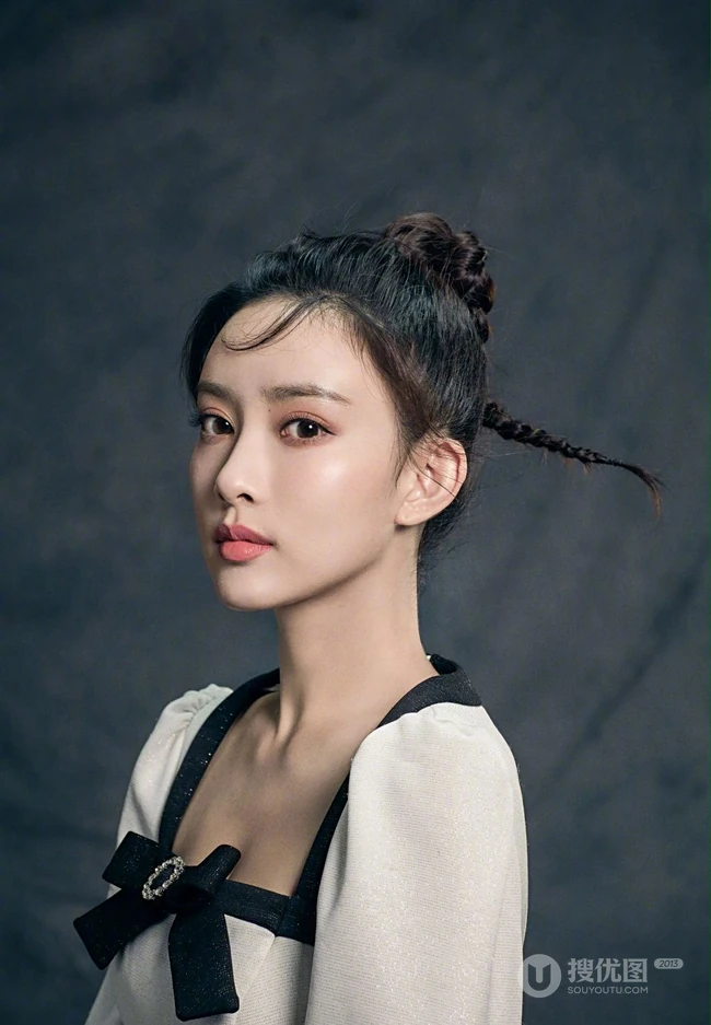 孟子义清新甜美丸子头羊角辫发型可爱写真