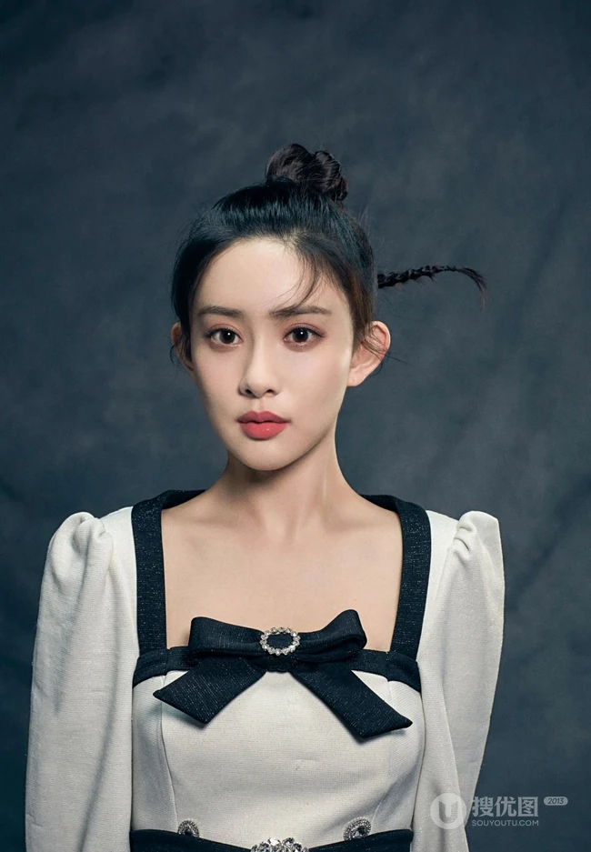 孟子义清新甜美丸子头羊角辫发型可爱写真