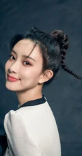 孟子义清新甜美丸子头羊角辫发型可爱写真