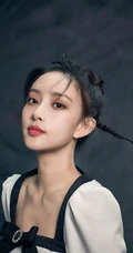 孟子义清新甜美丸子头羊角辫发型可爱写真