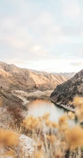壮丽的穿山河川，山中的美丽瀑布等自然风景手机壁纸免费下载