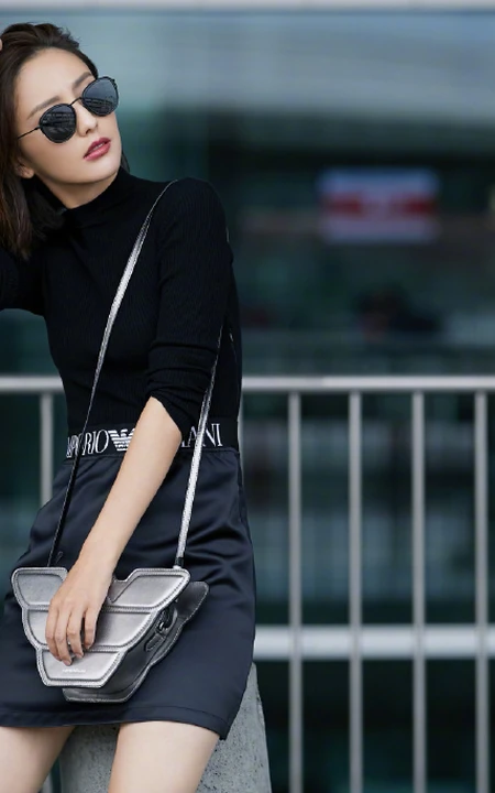佟丽娅酷美黑衣黑裙搭配黑色墨镜时尚街拍look写真美照