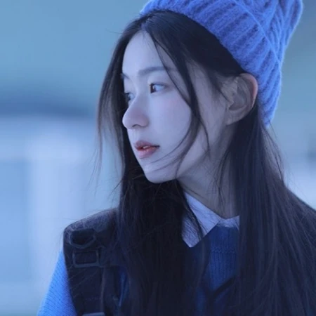 网图女生头像，雪地里的小清新，可爱，甜美蓝衣蓝帽少女头像图片
