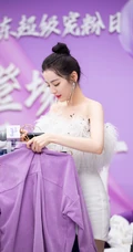 迪丽热巴气质白色礼裙包臀裙超A打扮参加某活动写真照