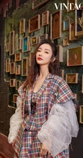 气质卷发女演员肖燕超高清慵懒居家高清写真登杂志写真图集