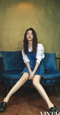 气质卷发女演员肖燕超高清慵懒居家高清写真登杂志写真图集