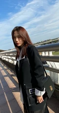 王霏霏路人既视感酷飒黑色风衣街拍写真