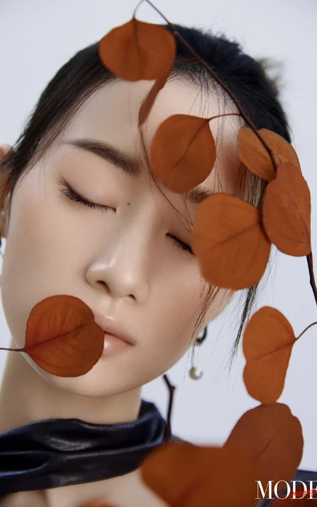 郭晓婷MODEmagazine杂志写真，化身清冷美人，轻盈淡雅，悠然静立