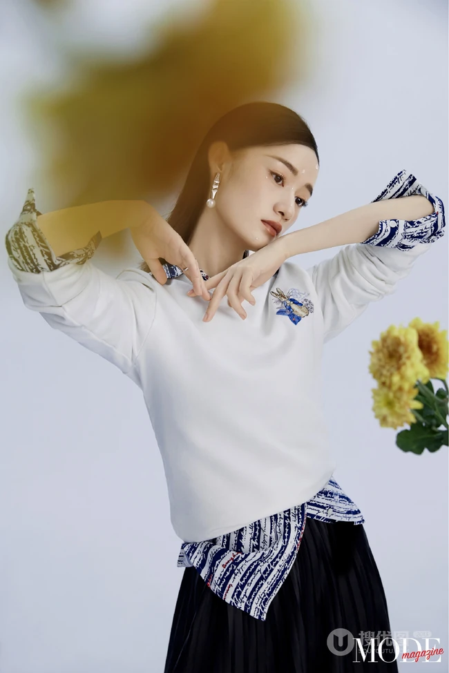 郭晓婷MODEmagazine杂志写真，化身清冷美人，轻盈淡雅，悠然静立