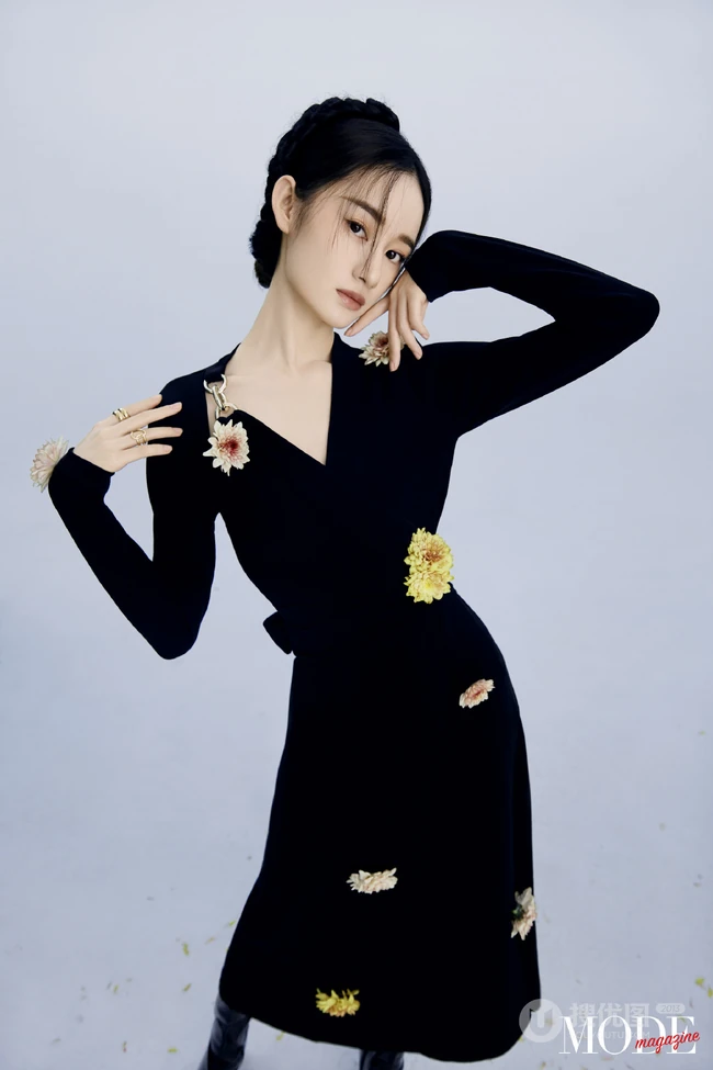 郭晓婷MODEmagazine杂志写真，化身清冷美人，轻盈淡雅，悠然静立