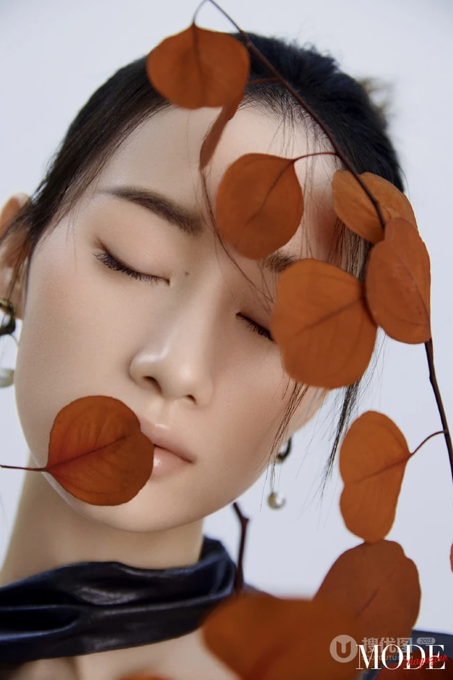 郭晓婷MODEmagazine杂志写真，化身清冷美人，轻盈淡雅，悠然静立