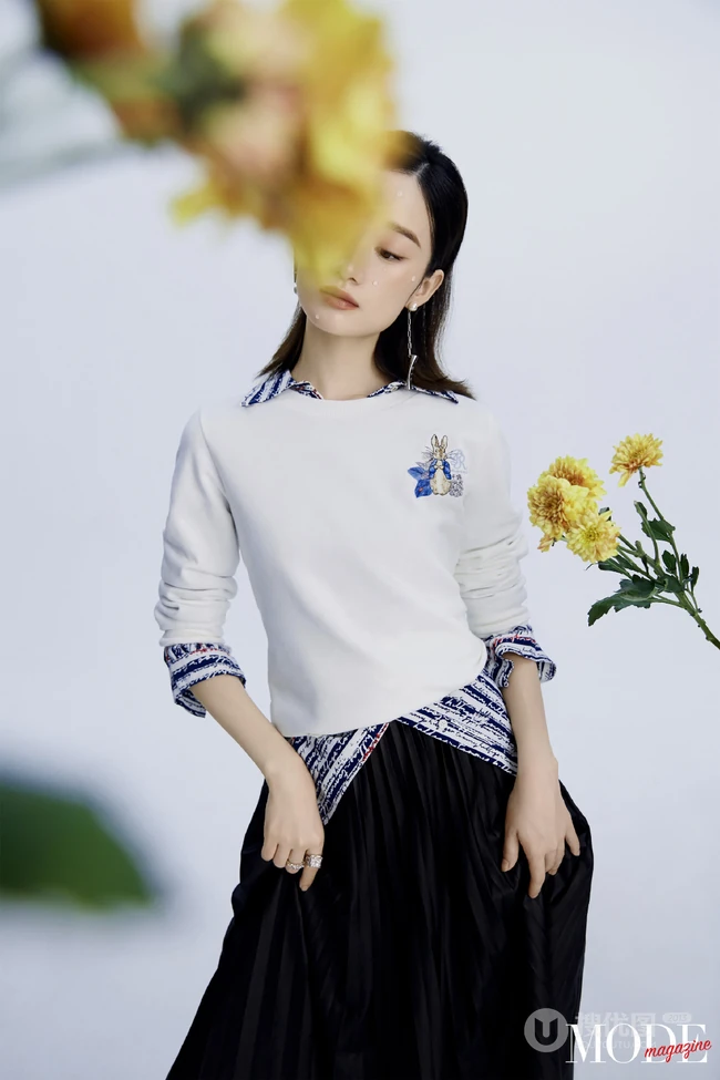 郭晓婷MODEmagazine杂志写真，化身清冷美人，轻盈淡雅，悠然静立