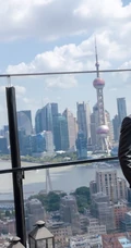 曾舜晞化身职场精英，帅气十足边分发型搭配灰色西服套装写真图集