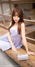 浅粉气质时尚女生芝芝Booty时尚动人露背装连衣裙咖啡厅外拍写真图集