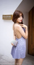 浅粉气质时尚女生芝芝Booty时尚动人露背装连衣裙咖啡厅外拍写真图集