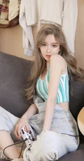 精选高颜值气质小脸女生小姐姐紧身背心搭配背带牛仔裤超美写真集