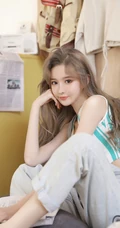 精选高颜值气质小脸女生小姐姐紧身背心搭配背带牛仔裤超美写真集