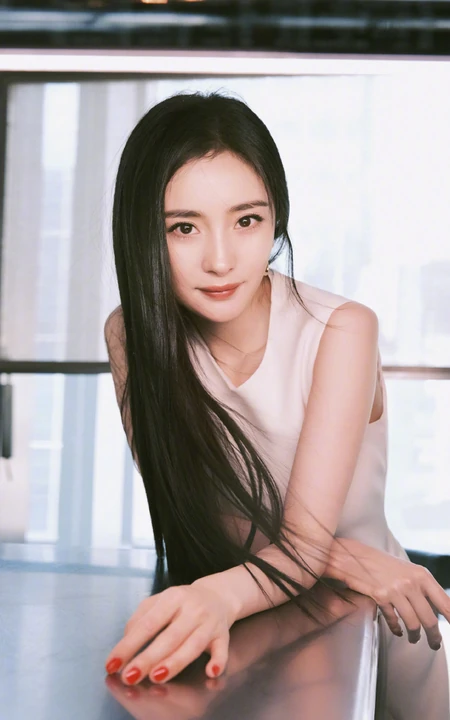 黑直长发温柔小姐姐杨幂时尚气质白裙着身现身酒吧写真美照