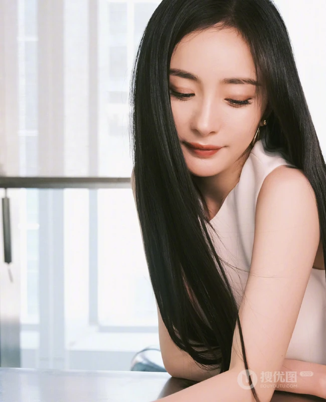黑直长发温柔小姐姐杨幂时尚气质白裙着身现身酒吧写真美照
