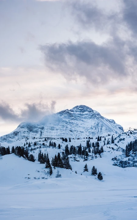 白茫茫雪山风景高清手机锁屏壁纸