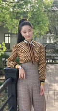 肖燕户外公园小桌子休闲淑女风写真图片