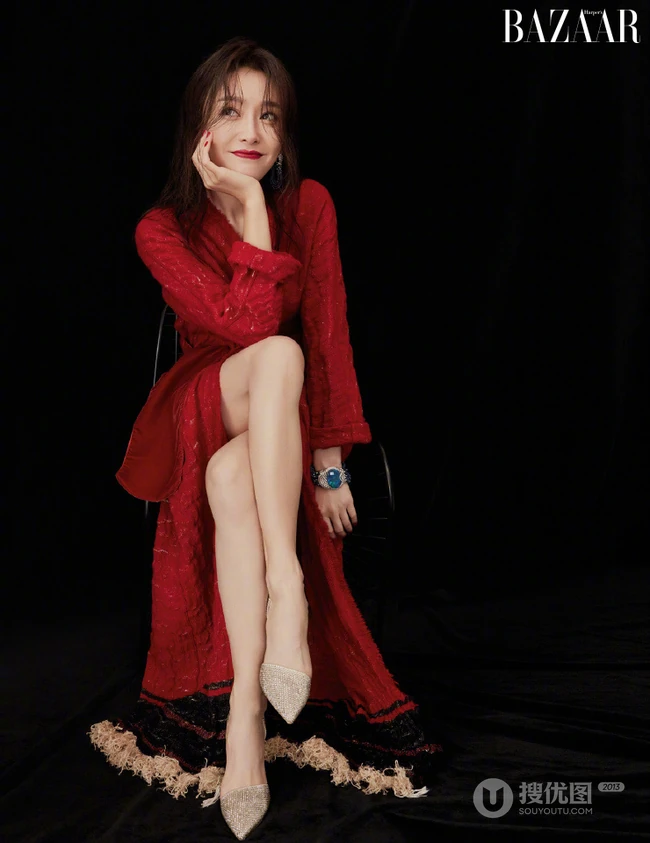 秦岚《时尚芭莎》香港版十一月刊封面最新成熟妩媚气质写真