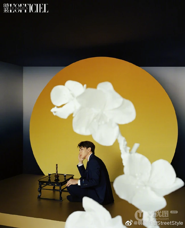 邓伦时装男士封面最新写真，精致西装搭配国风布景，英俊帅气