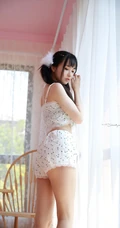 齐刘海长发美丽可爱少女小碎花上衣短裤居家俏皮动人写真图集