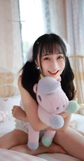 齐刘海长发美丽可爱少女小碎花上衣短裤居家俏皮动人写真图集