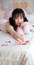 齐刘海长发美丽可爱少女小碎花上衣短裤居家俏皮动人写真图集
