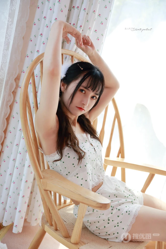 齐刘海长发美丽可爱少女小碎花上衣短裤居家俏皮动人写真图集