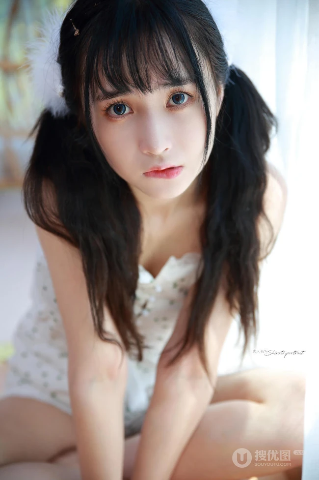 齐刘海长发美丽可爱少女小碎花上衣短裤居家俏皮动人写真图集