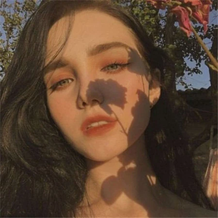 欧女生生头像，简单，干净，唯美，可爱的欧美小姐姐真人qq头像图片