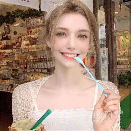 欧女生生头像，简单，干净，唯美，可爱的欧美小姐姐真人qq头像图片