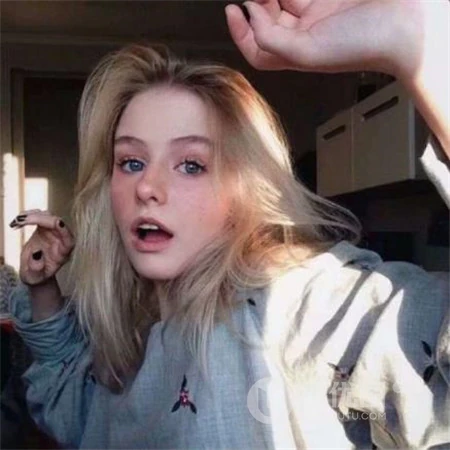 欧女生生头像，简单，干净，唯美，可爱的欧美小姐姐真人qq头像图片