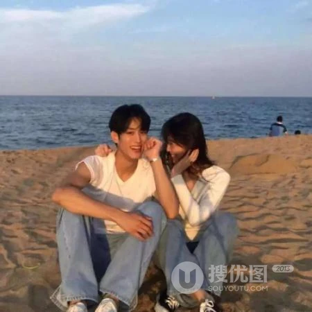 超甜的情侣头像真人一人一半，2020好看的年轻情侣甜美恩爱头像图片