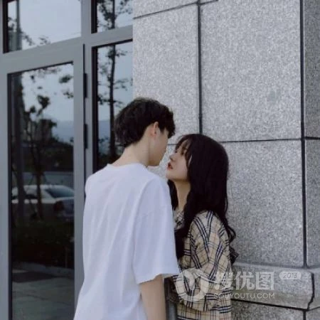 超甜的情侣头像真人一人一半，2020好看的年轻情侣甜美恩爱头像图片