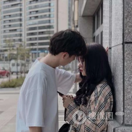 超甜的情侣头像真人一人一半，2020好看的年轻情侣甜美恩爱头像图片