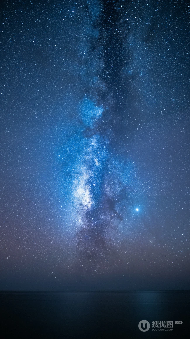 夜晚平静海面上的壮丽星空景色高清手机壁纸免费下载