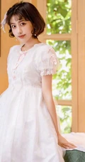 李艺彤甜美可爱粉色裙装室内美照