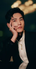 杨洋帅气活动写真，黑色西服正装着身，魅力十足