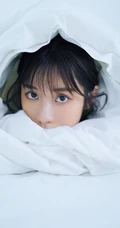 一如往常的早晨，大眼睛女孩晨起洗漱的平常生活艺术摄影写真照