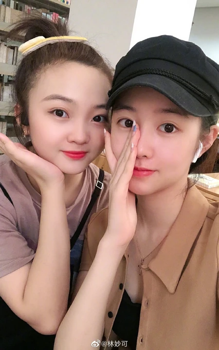 21岁女孩林妙可微博晒最新近照生活照，身材微胖，脸蛋可爱圆嘟嘟