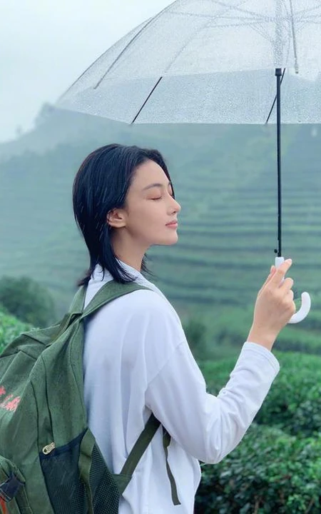 张馨予微博晒下乡感受清新茶山，蜡染等民俗文化生活写真图片