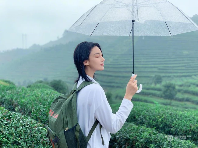 张馨予微博晒下乡感受清新茶山，蜡染等民俗文化生活写真图片